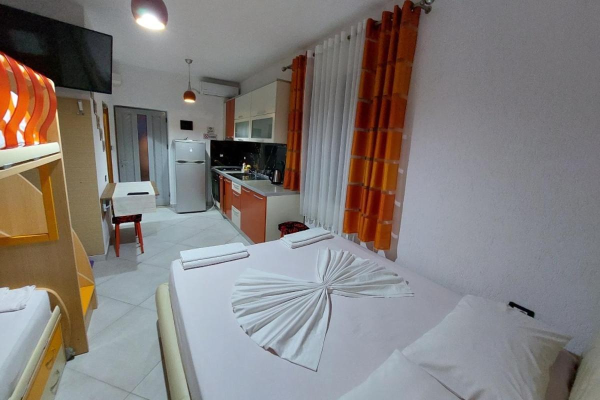 Villa Heljos Apartaments Vlorë Buitenkant foto