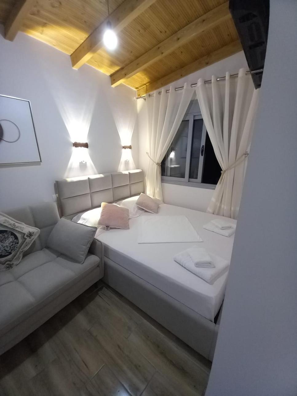 Villa Heljos Apartaments Vlorë Buitenkant foto