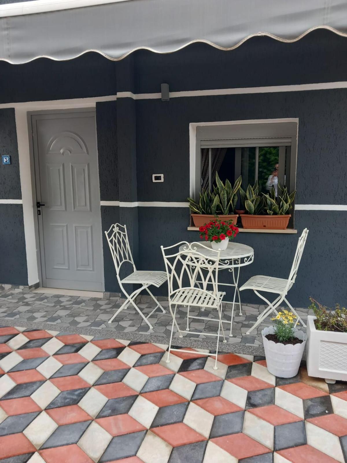 Villa Heljos Apartaments Vlorë Buitenkant foto