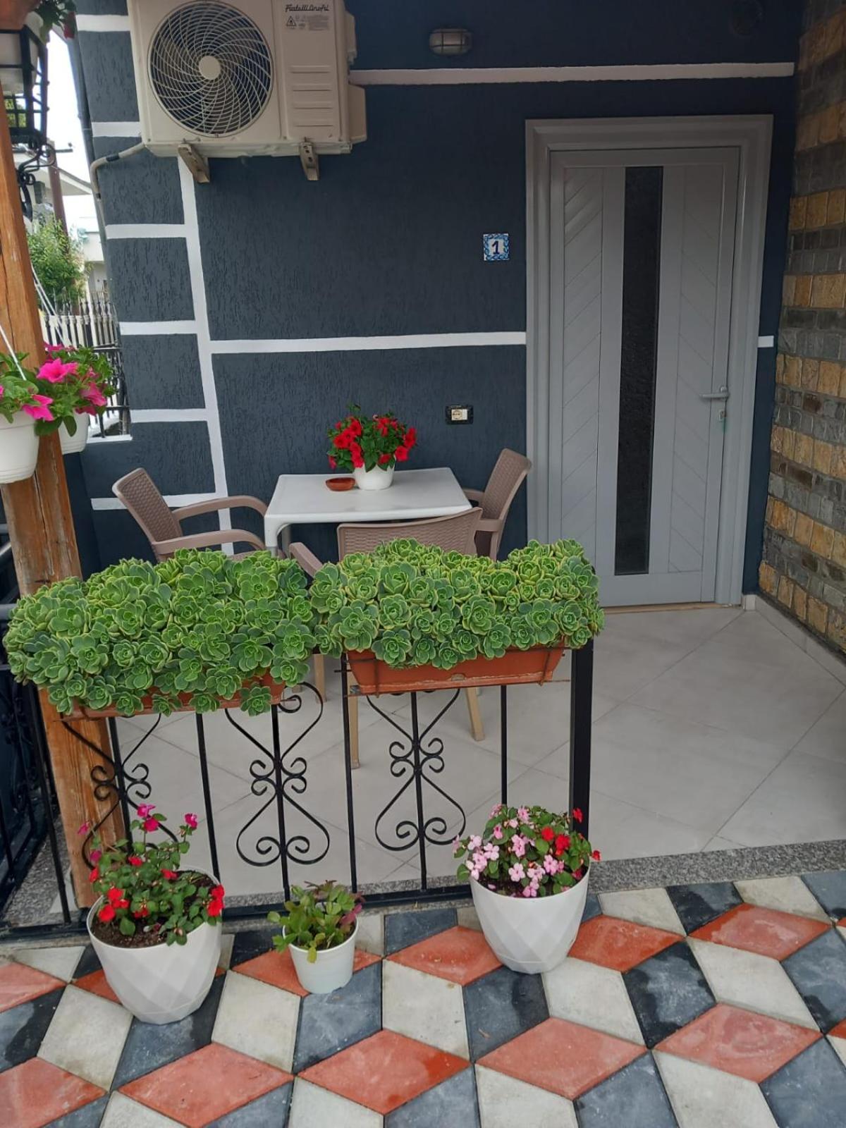 Villa Heljos Apartaments Vlorë Buitenkant foto